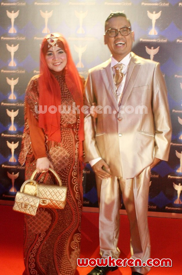 Gambar Foto Uya Kuya dan Astrid di Red Carpet Panasonic Gobel Awards 2014