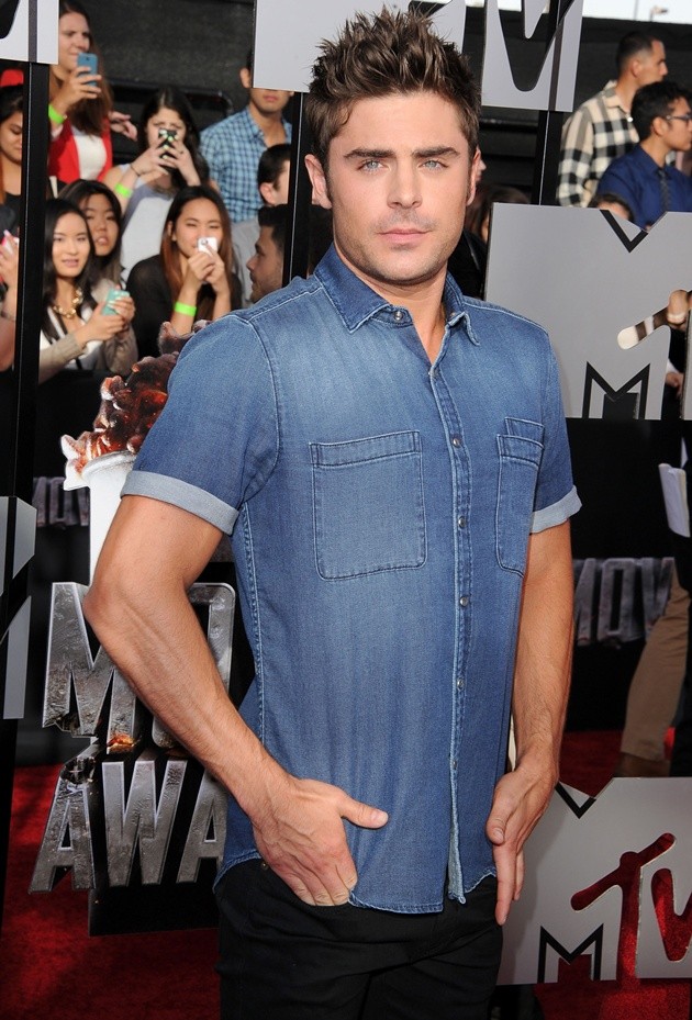 Gambar Foto Zac Efron Hadir di MTV Movie Awards 2014