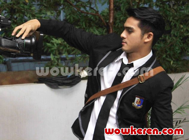 Gambar Foto Ricky Harun Saat Syuting Sinetron 'Ganteng-Ganteng Serigala'