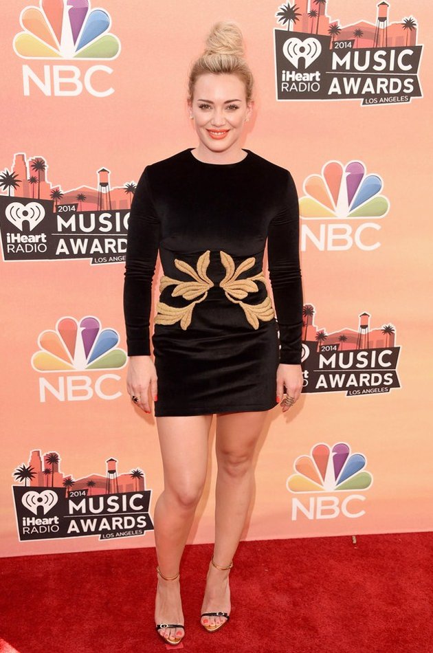 Gambar Foto Hilary Duff di Red Carpet iHeartRadio Music Awards 2014