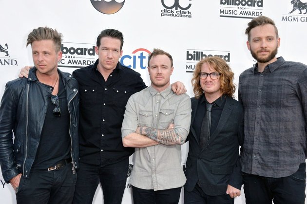Gambar Foto OneRepublic di Red Carpet Billboard Music Awards 2014