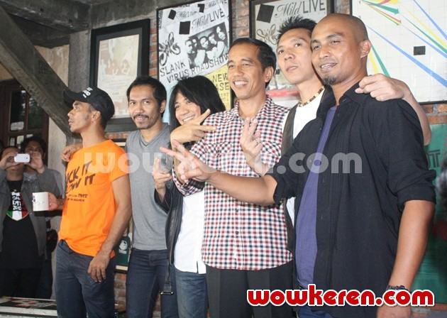 Gambar Foto Kunjungan Jokowi ke Markas Slank