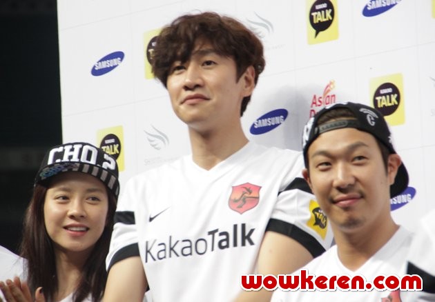 Gambar Foto Song Ji Hyo, Lee Kwang Soo dan Haha di Jumpa Pers Asian Dream Cup 2014