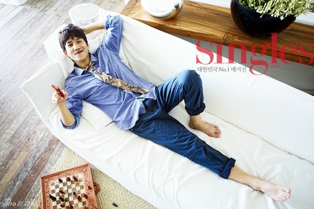 Gambar Foto Lee Sun Gyun di Majalah Singles Edisi Januari 2013