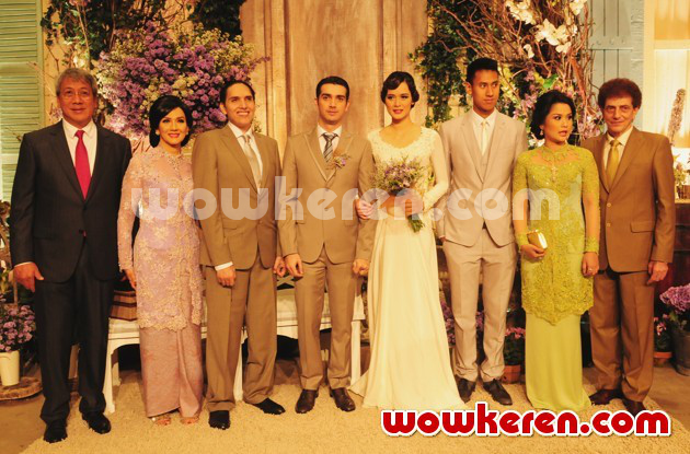 Gambar Foto Pernikahan Fachri Albar dan Renata Kusmanto