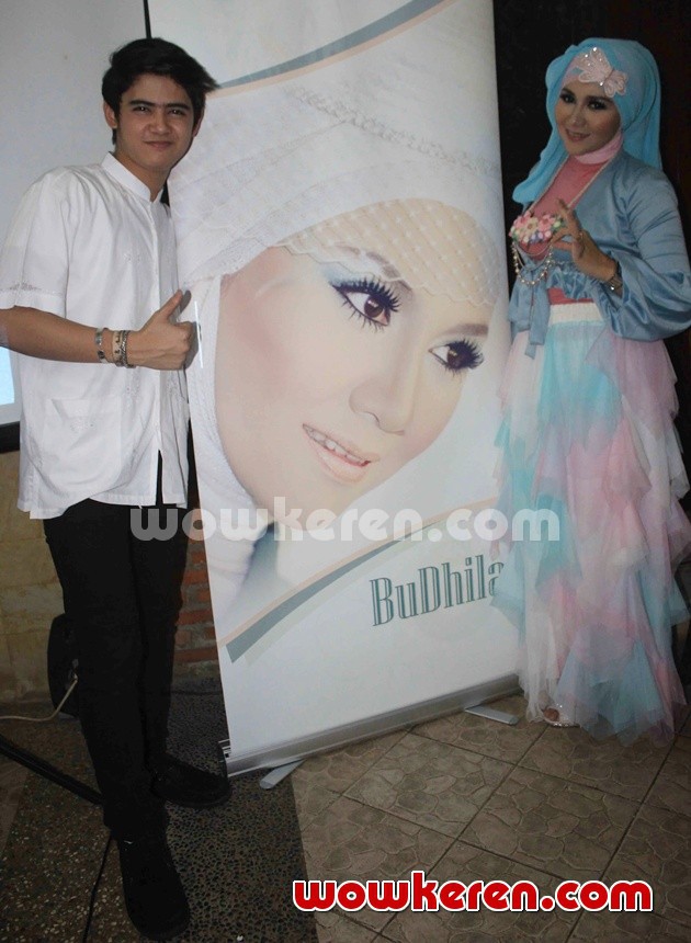 Gambar Foto Aliando dan Budhila dalam Launching Single Bertajuk 'Ramadhan'