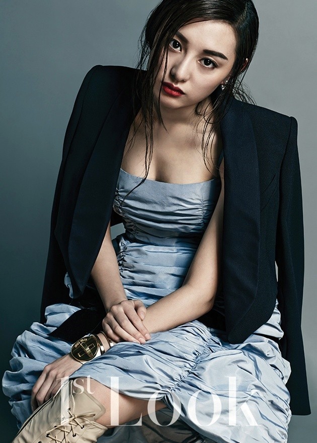 Gambar Foto Kim Ji Won di Majalah 1st Look Vol. 61