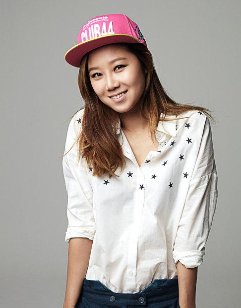 Gambar Foto Gong Hyo Jin di Katalog Produk Hats On