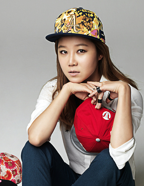 Gambar Foto Gong Hyo Jin di Katalog Produk Hats On