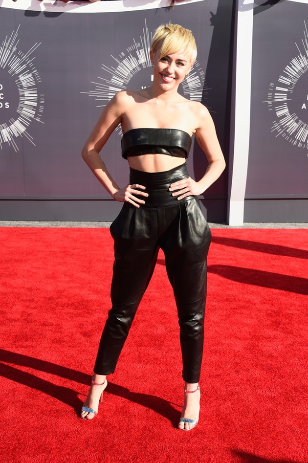 Gambar Foto Miley Cyrus di Red Carpet MTV Video Music Awards 2014