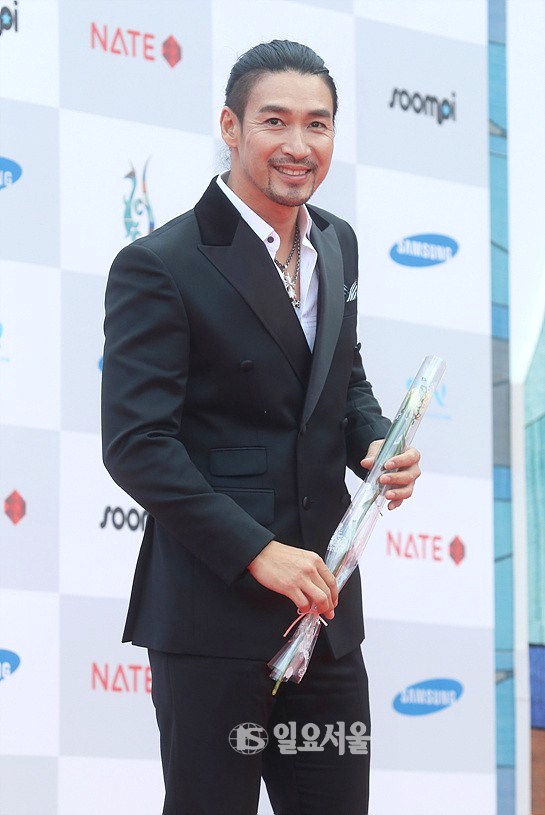 Gambar Foto Shin Sung Woo di Red Carpet Seoul International Drama Awards 2014