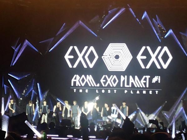 Gambar Foto Kemeriahan Konser 'EXO The Lost Planet in Jakarta'