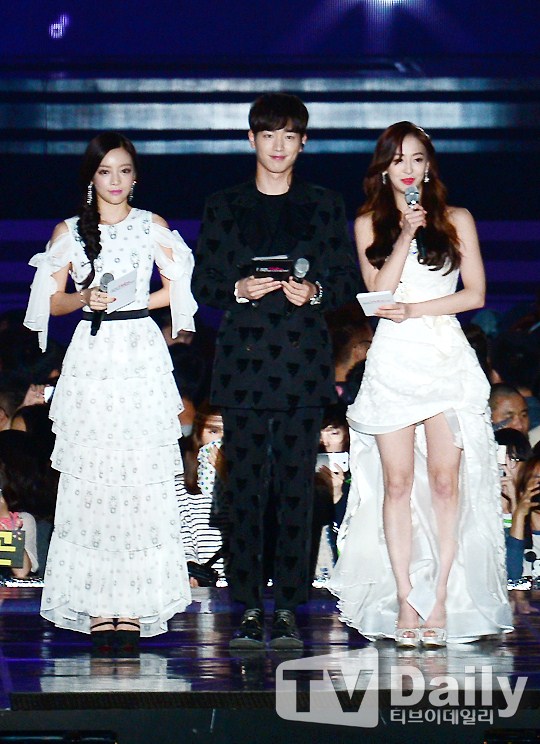 Gambar Foto Goo Hara Kara, Seo Kang Joon dan Dasom Sistar Menjadi Host Hallyu Dream Festival 2014