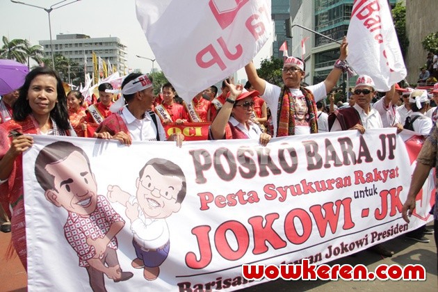 Gambar Foto Barisan Relawan Jokowi Presiden dalam Iring-Iringan