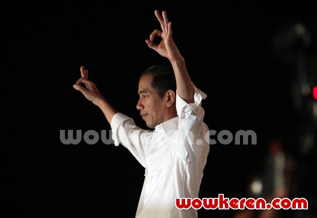 Gambar Foto Jokowi di 'Syukuran Rakyat Salam Tiga Jari'