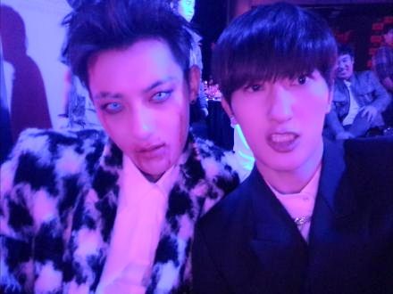 Gambar Foto Vampire Tao dan Zhou Mi di Pesta Halloween SM Entertainment