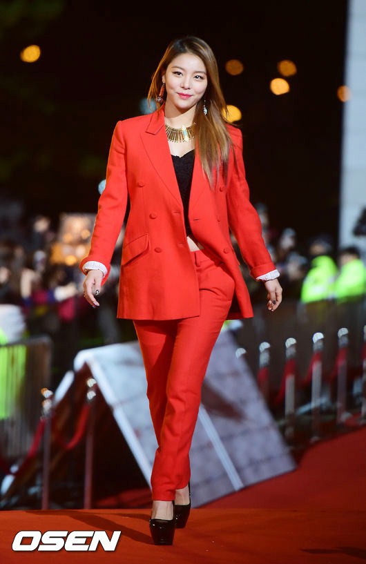 Gambar Foto Ailee di Red Carpet APAN Star Awards 2014