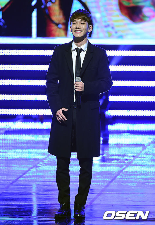 Gambar Foto Chen EXO Tampil Nyanyikan Lagu 'Best Luck' di APAN Star Awards 2014