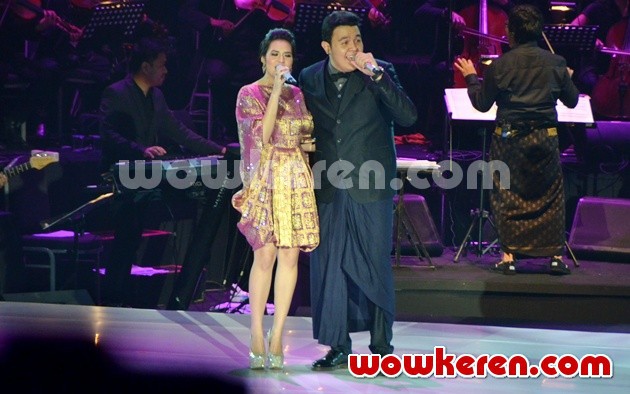 Gambar Foto Duet Raisa dan Tulus di Konser 'Satu Indonesia'