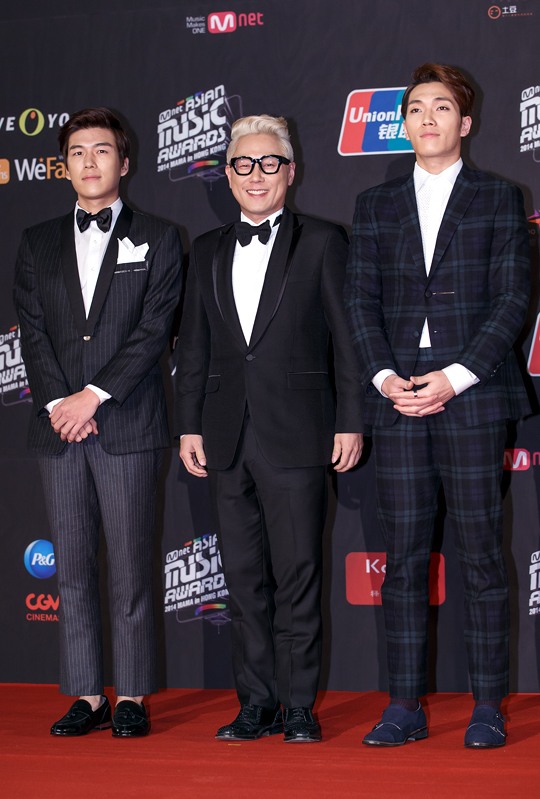 Gambar Foto Kwak Jin Eon, Yoon Jong Shin dan Kim Feel di Red Carpet MAMA 2014