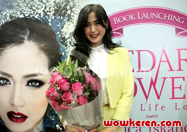 Gambar Foto Jessica Iskandar Launching Buku 'Jedar Power: Love Life Lord'