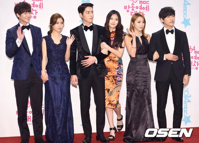 Gambar Foto Pasangan 'We Got Married' di Red Carpet MBC Entertainment Awards 2014