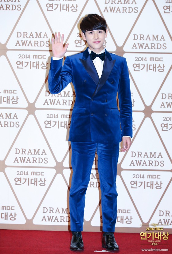 Gambar Foto Siwan ZE:A di Red Carpet MBC Drama Awards 2014