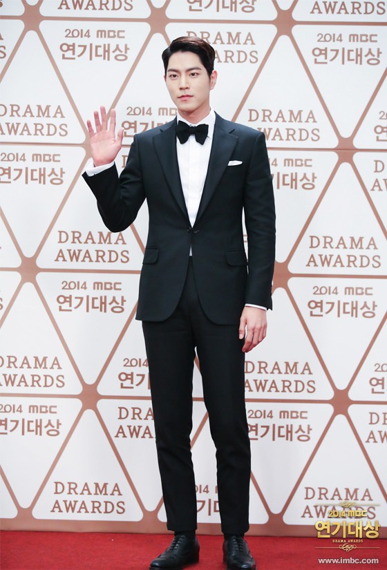Gambar Foto Hong Jong Hyun di Red Carpet MBC Drama Awards 2014