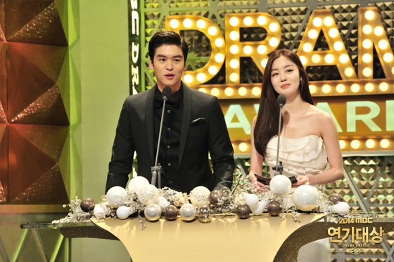 Gambar Foto Lee Jang Woo dan Sunhwa Secret di MBC Drama Awards 2014