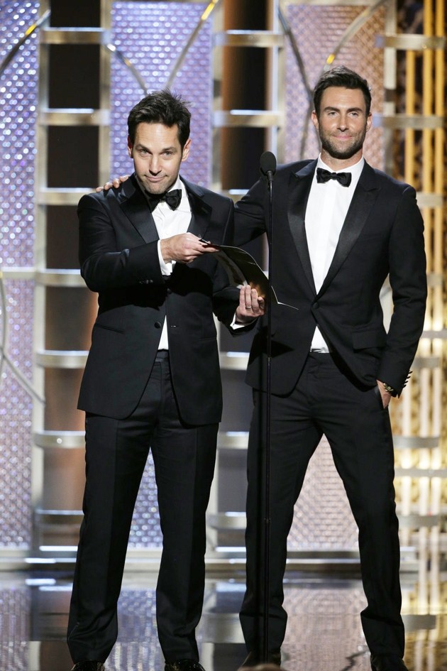 Gambar Foto Paul Rudd dan Adam Levine di Golden Globe Awards 2015