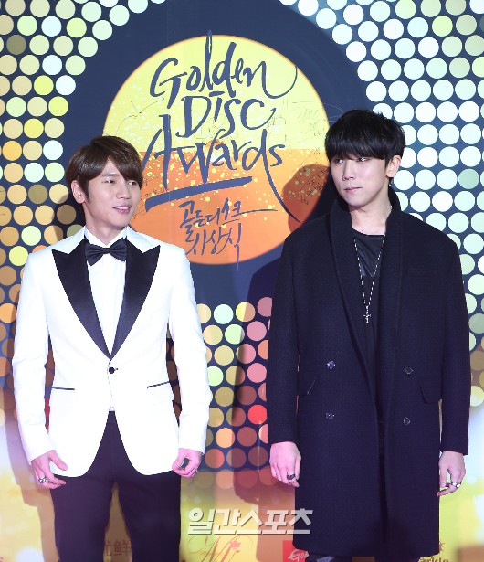 Gambar Foto K.Will dan JungGiGo di Red Carpet Golden Disk Awards 2015