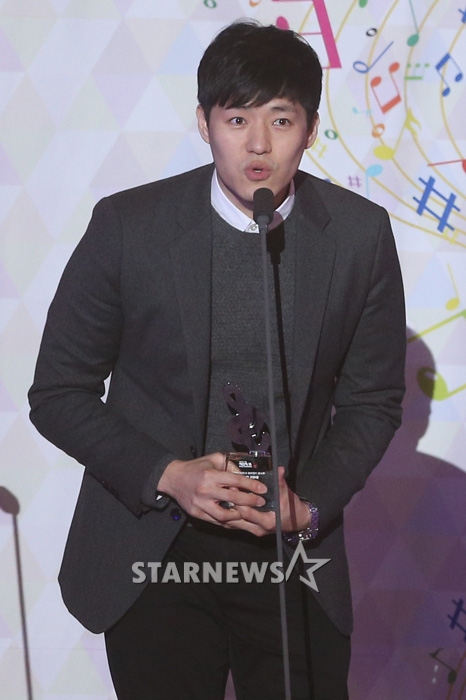 Gambar Foto Min Yeon Jae Raih Piala Composer of the Year