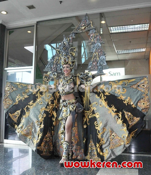 Gambar Foto Elvira Devinamira Kenakan Kostum Nasional 'The Chronicle of Borobudur'
