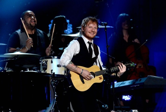 Gambar Foto Penampilan Ed Sheeran di Grammy Awards 2015