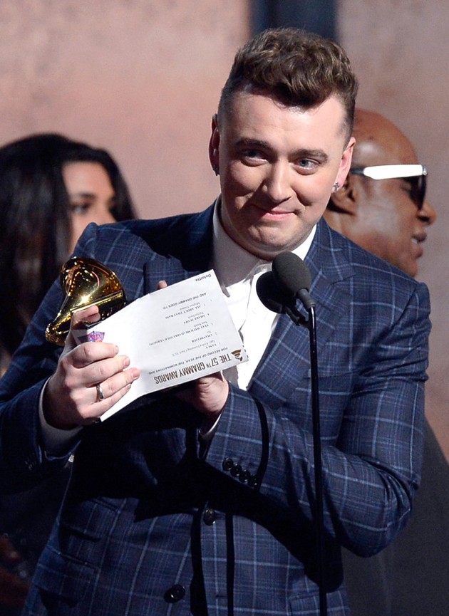 Gambar Foto Sam Smith Saat Raih Piala Record of the Year