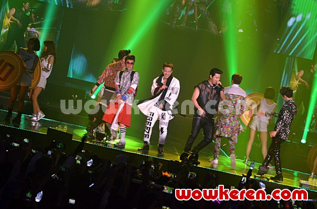 Gambar Foto Penampilan 2PM di Konser 'Go Crazy' Jakarta