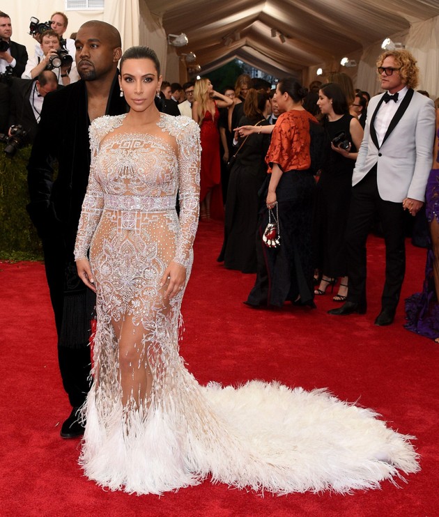 Gambar Foto Kanye West dan Kim Kardashian Hadir di Met Gala 2015