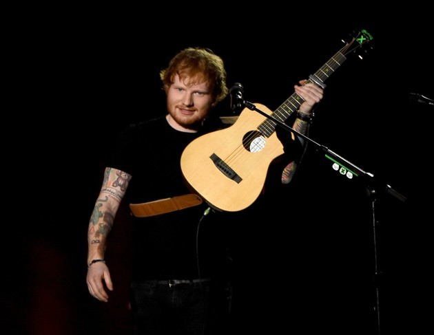 Gambar Foto Ed Sheeran Tampil Nyanyikan Lagu 'Bloodstream'