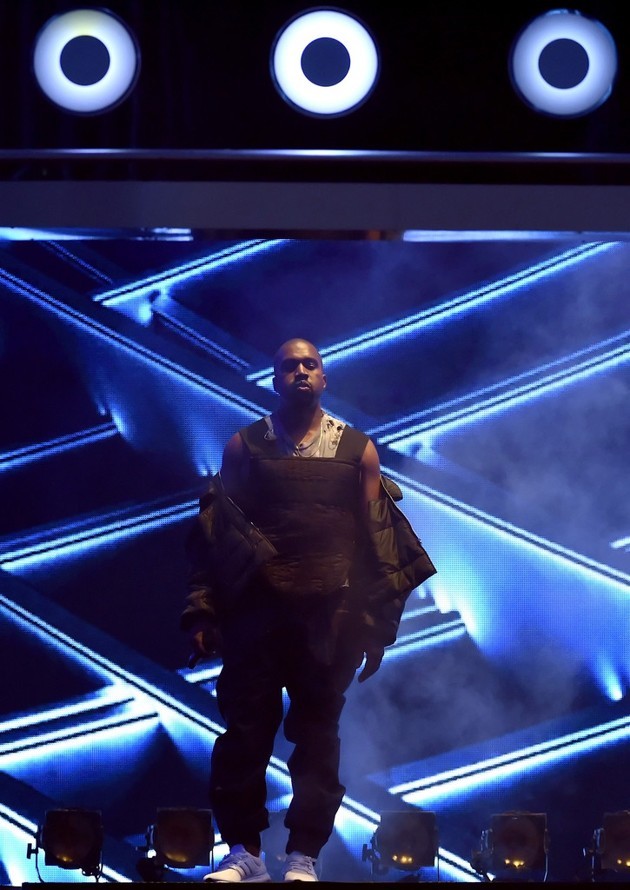 Gambar Foto Penampilan Kanye West di Billboard Music Awards 2015