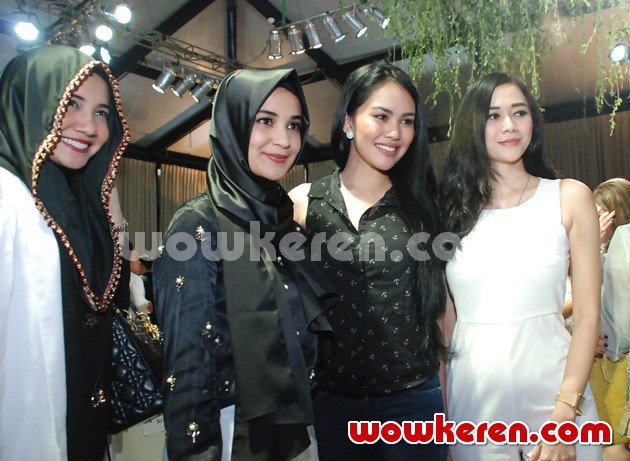 Gambar Foto Zaskia Sungkar, Shireen Sungkar, Kartika Putri dan Aura Kasih di Fashion Show Archipelago