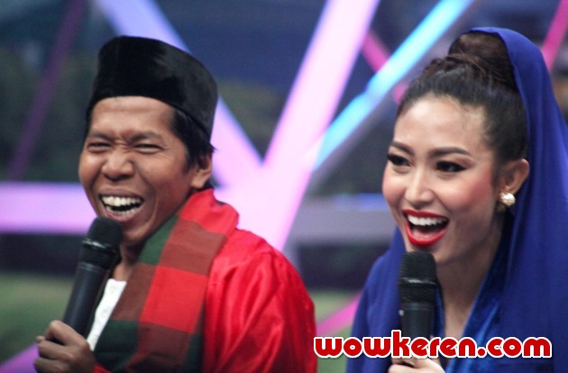 Gambar Foto Kiwil dan Ayu Dewi Saat Tampil di Acara 'Ngabuburit' Trans TV