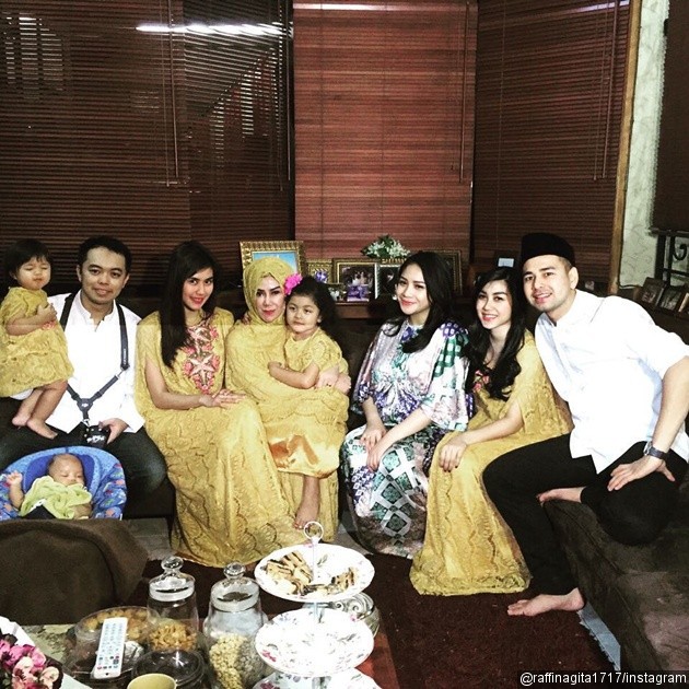 Gambar Foto Nagita Slavina Berlebaran Bersama Keluarga Raffi Ahmad