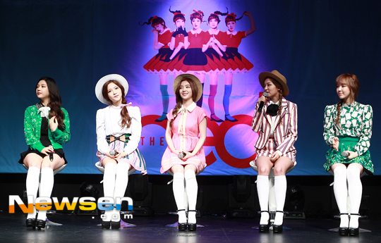 Gambar Foto Red Velvet Saat Menjawab Pertanyaan para Wartawan