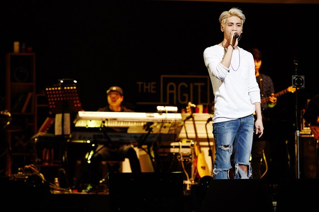 Gambar Foto Jonghyun di Konser 'THE STORY by JONGHYUN'