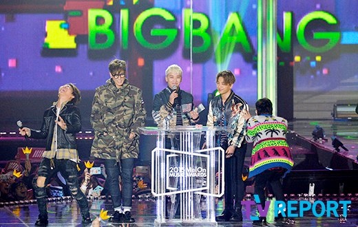 Gambar Foto Big Bang Raih Piala Top 10 Artist