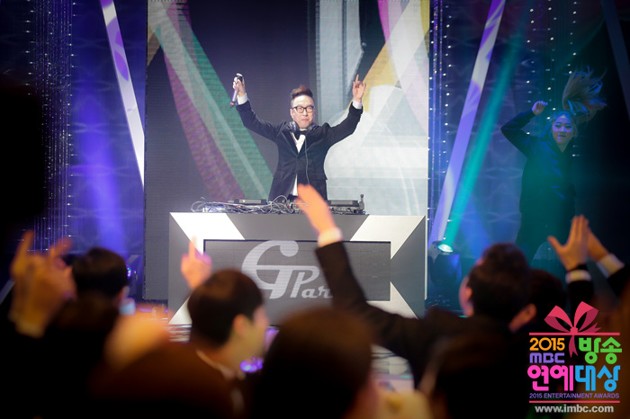 Gambar Foto Park Myung Soo Tampil Sebagai DJ di MBC Entertainment Awards 2015