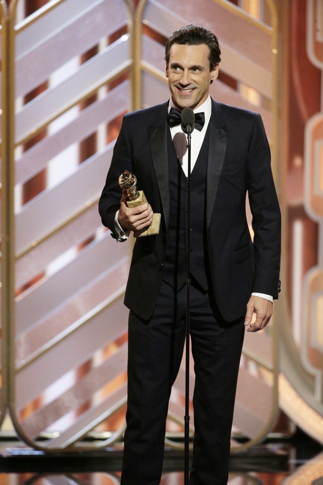 Gambar Foto Jon Hamm Raih Piala Best Actor in a TV Series, Drama