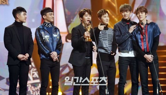 Gambar Foto EXO Raih Penghargaan Global Popularity Awards
