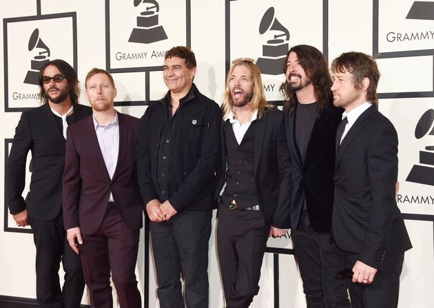 Gambar Foto Foo Fighters di Red Carpet Grammy Awards 2016