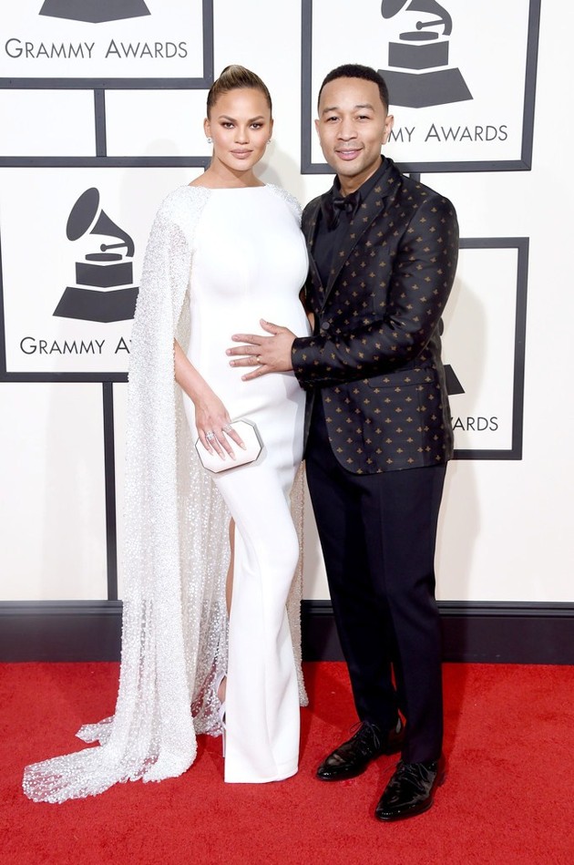 Gambar Foto Chrissy Teigen dan John Legend di Red Carpet Grammy Awards 2016